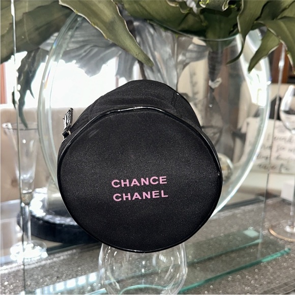 Bags and Ribbon - Picture 11 of 14